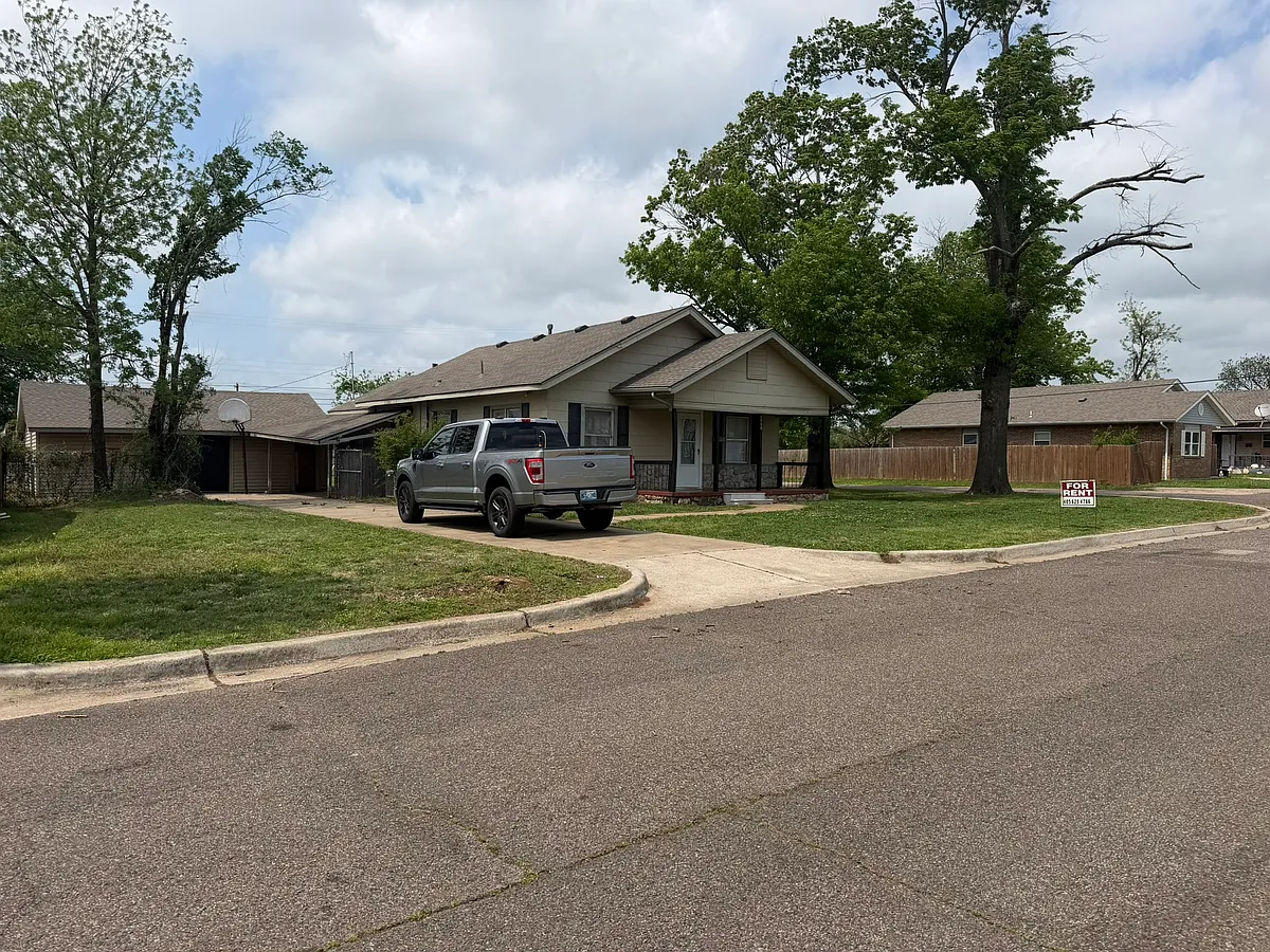 Building Photo - 1730 N Louisa Ave