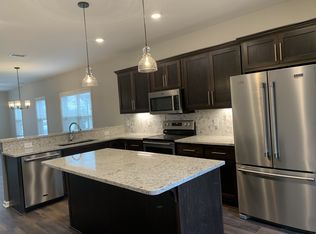 95 Cages Rd #A, Hendersonville, TN 37075