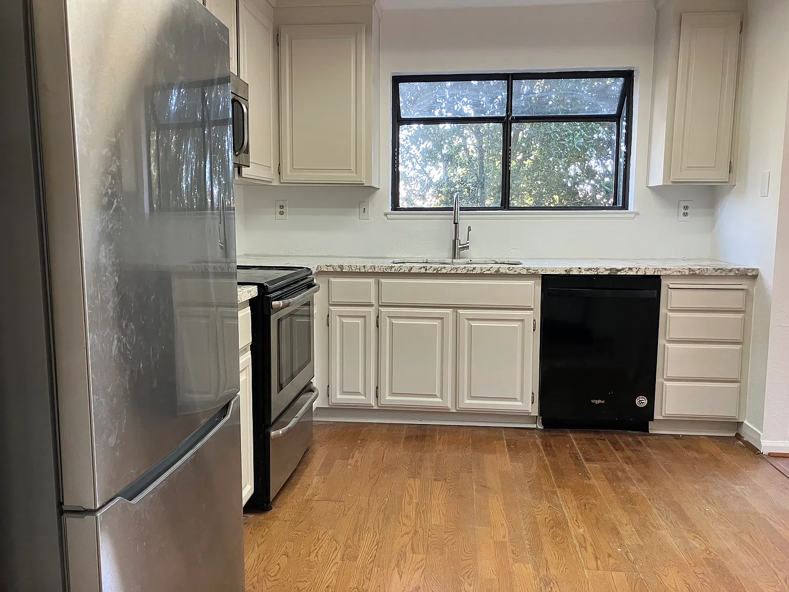 3 bed, 2.5 bath, 1600 sqft, $4,200 — Photo 4