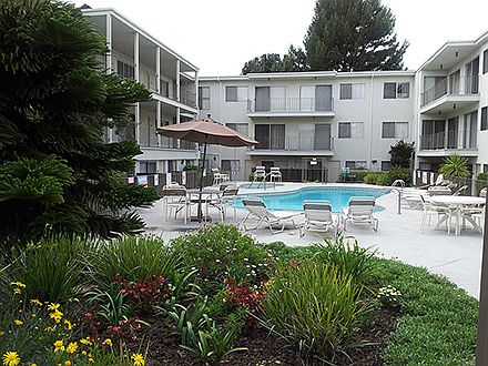 3rd image of 4160 W 182nd St APT 307