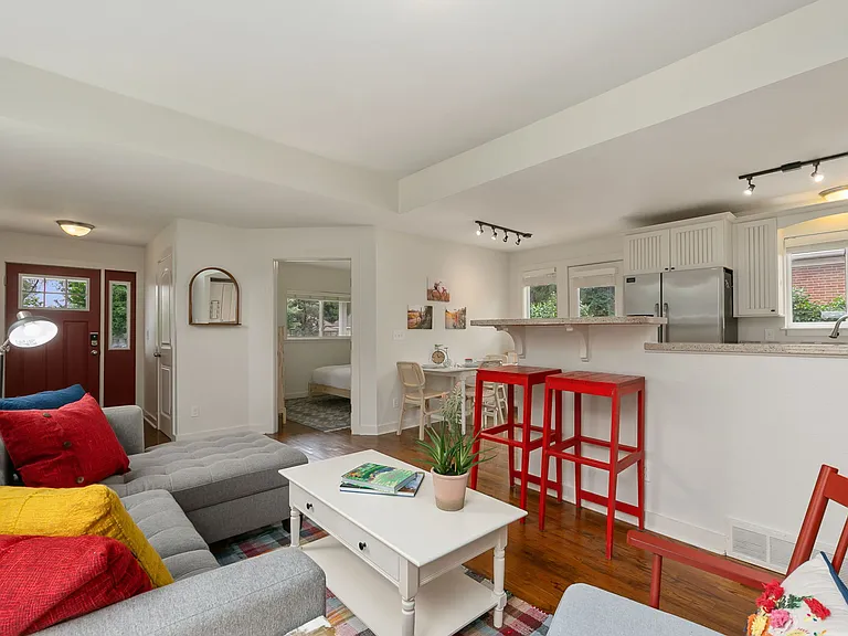 455 N Sherwood St — Photo 7