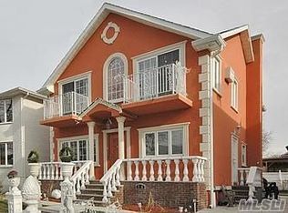 1715 150th St, Whitestone, NY 11357