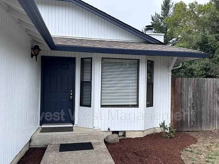 1904 SE Blairmont Dr — Photo 5