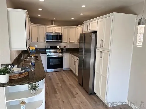 10325 Caminito Cuervo Unit 204, San Diego, CA 92108