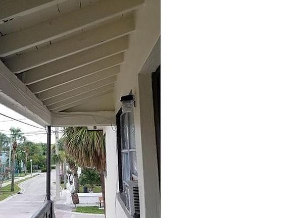 3rd image of 318 N Sapodilla Ave APT 3