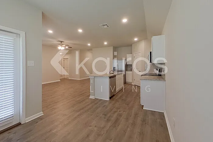 118 Santiago Ct — Photo 6