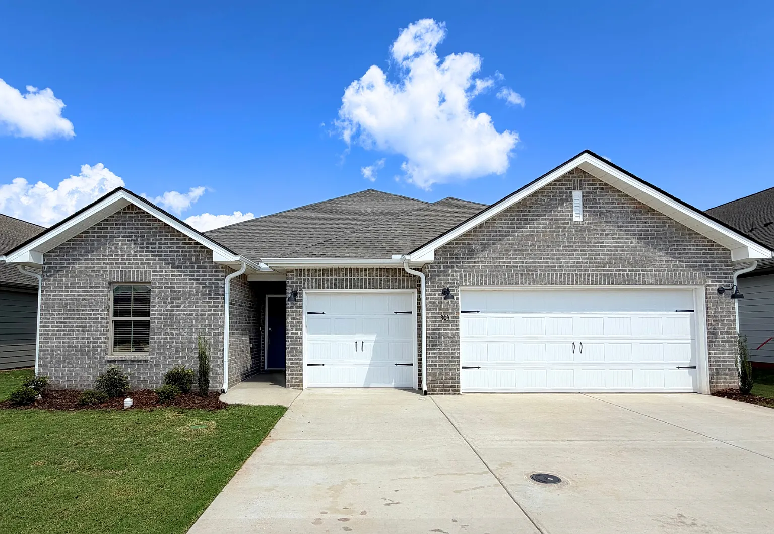 305 Susan Lynn Dr — Photo 2