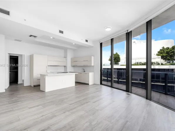 45 SW 9th St, Miami, FL