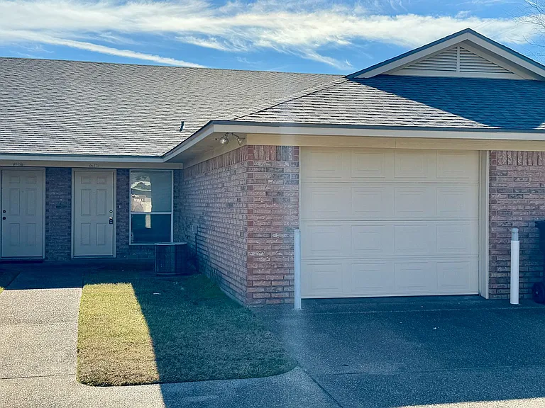 1627 Breezy Dr — Photo 2