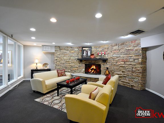 4th image of 250 W Parliament Pl APT 212