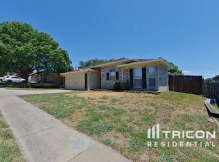 7113 Stonegate Dr, Benbrook, TX 76126