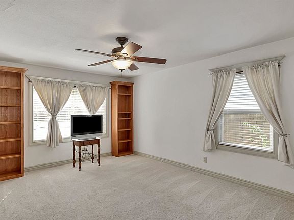 3rd image of 1139 N Derby Ave