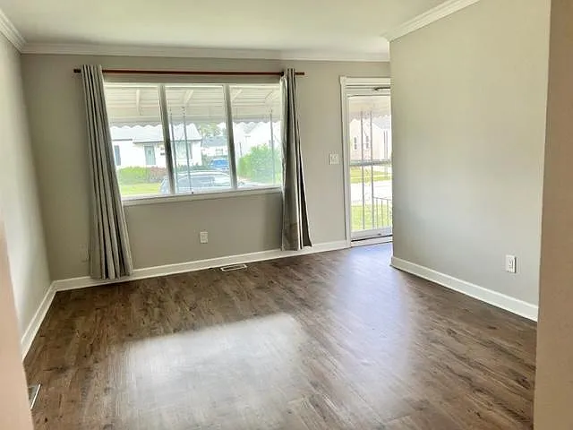 684 E Mapledale Ave — Photo 2