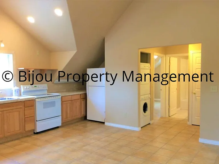 528 E Bijou St #B — Photo 3