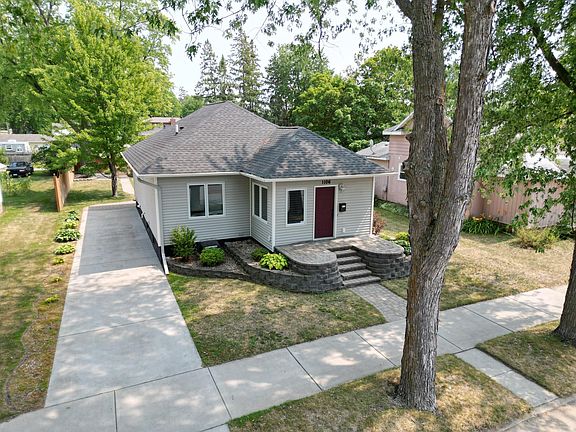 3rd image of 1106 2nd St SW