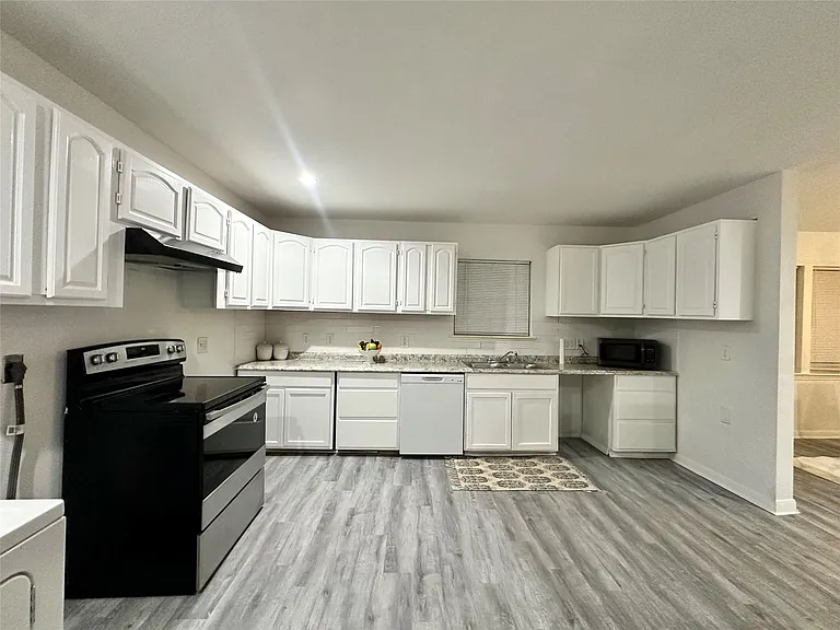 5346 Windswept Ln — Photo 10