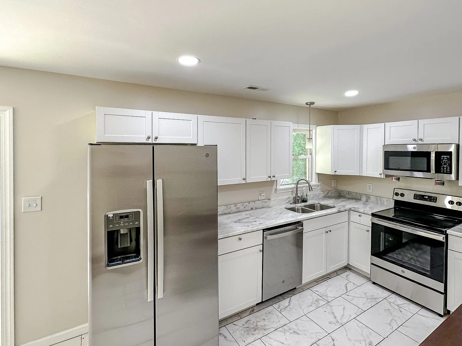 4 bed, 2.0 bath, 1514 sqft, $841 — Photo 4