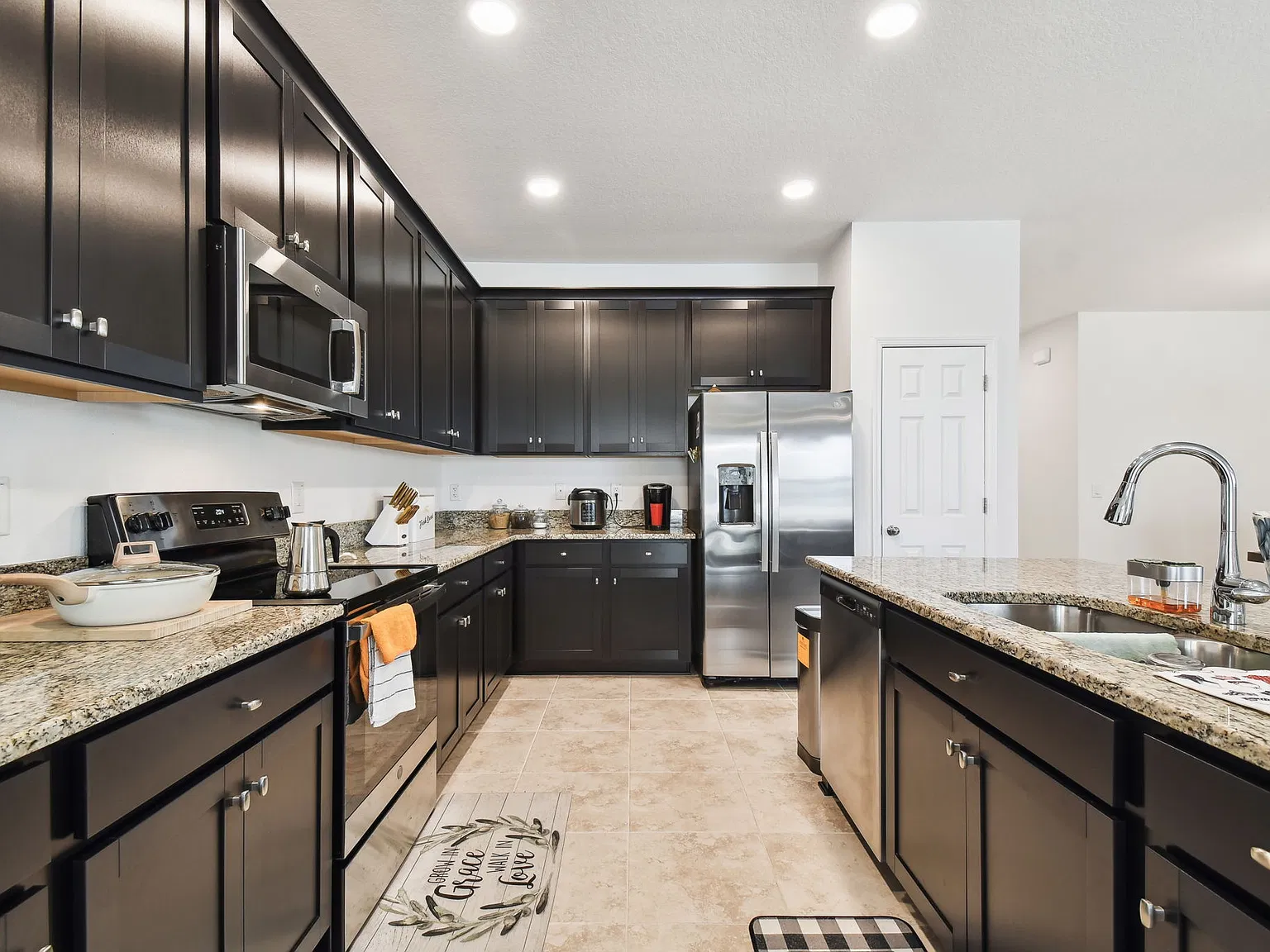 4 bed, 2650 sqft, $2,700 — Photo 3