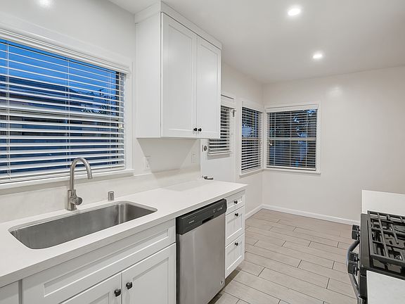 5th image of 11214 Tiara St
