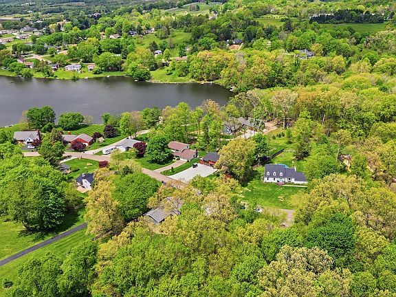 4th image of 447 Deer Trail Dr