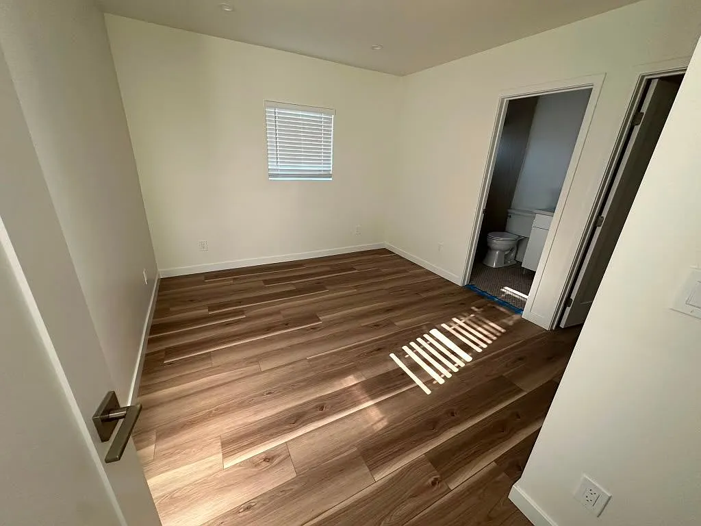 4 bed, 3.0 bath, 1080 sqft, $3,900 — Photo 4