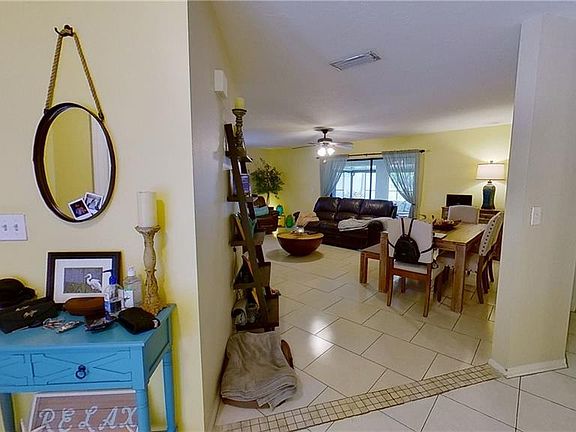 5th image of 200 Laurel Hollow Dr #1