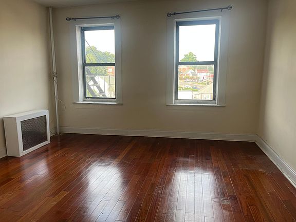 4th image of 911 McLean Ave APT E2