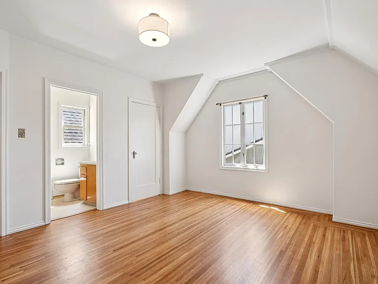 111 Windsor Ave — Photo 25