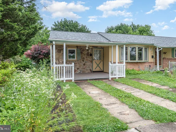 318 Virginia Rd, Mechanicsburg, PA 17050