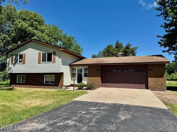 4059 Galbraith Line Rd, Croswell, MI 48422