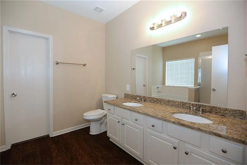 4 bed, 2.5 bath, 2850 sqft, $2,385 — Photo 3
