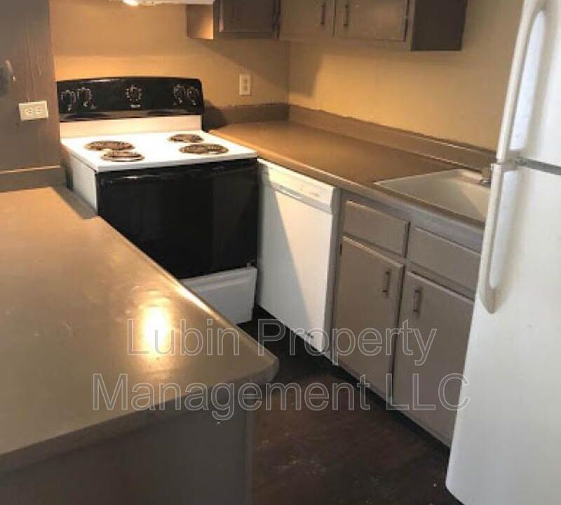 2nd image of 241 N Waldran Blvd #7
