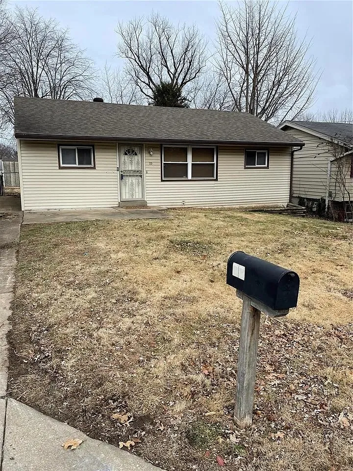 23 Connolly Dr Saint Louis MO 63135 — Photo 1