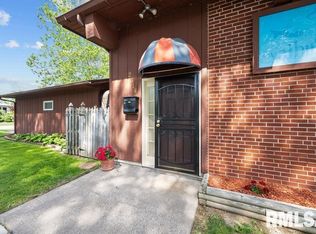 2614 5th St, Moline, IL 61265