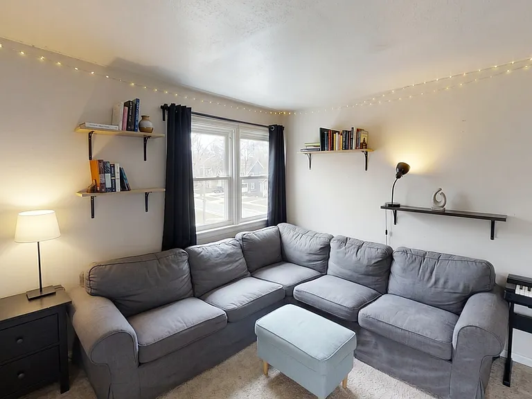 1401 Golden Ave #4 — Photo 2