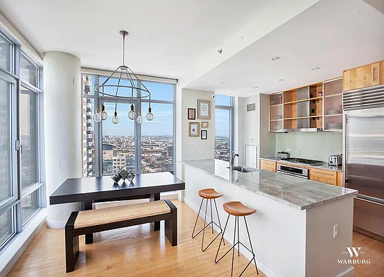 Sold by Warburg | media 4