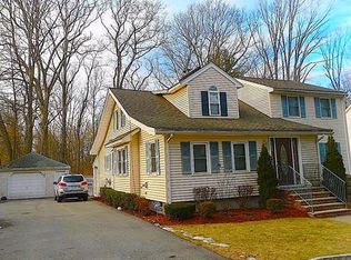 5 Van Norden Rd, Burlington, MA 01803