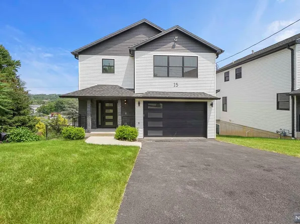 15 Mountain Ave, Mahwah, NJ 07430