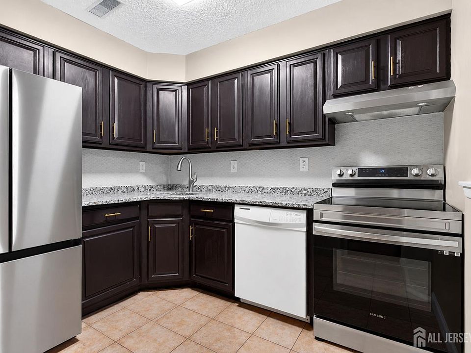 1st image of 619 Aspen Dr
