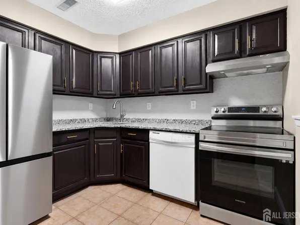 619 Aspen Dr, Plainsboro, NJ 08536