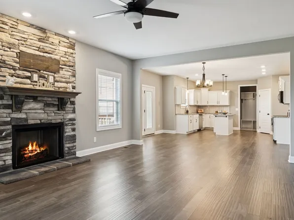 323 Bluebriar Trce, Clarksville, TN 37043