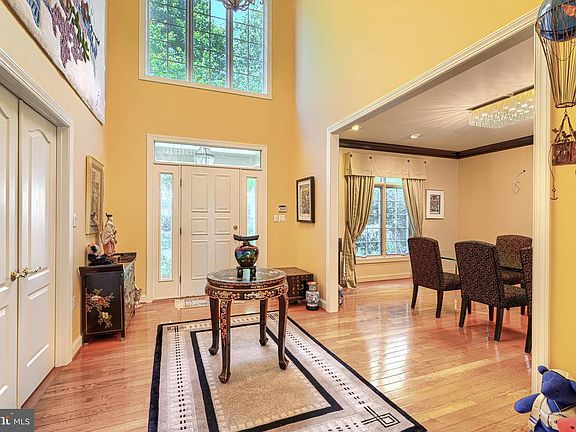 2nd image of 3121 Enclave Ct