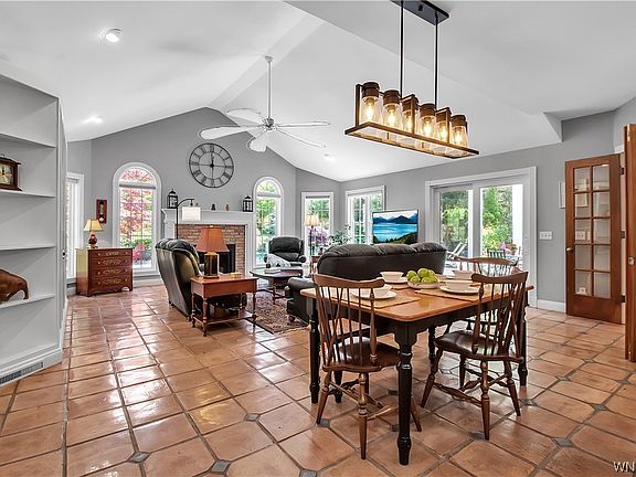 3rd image of 25 Lakeridge Dr