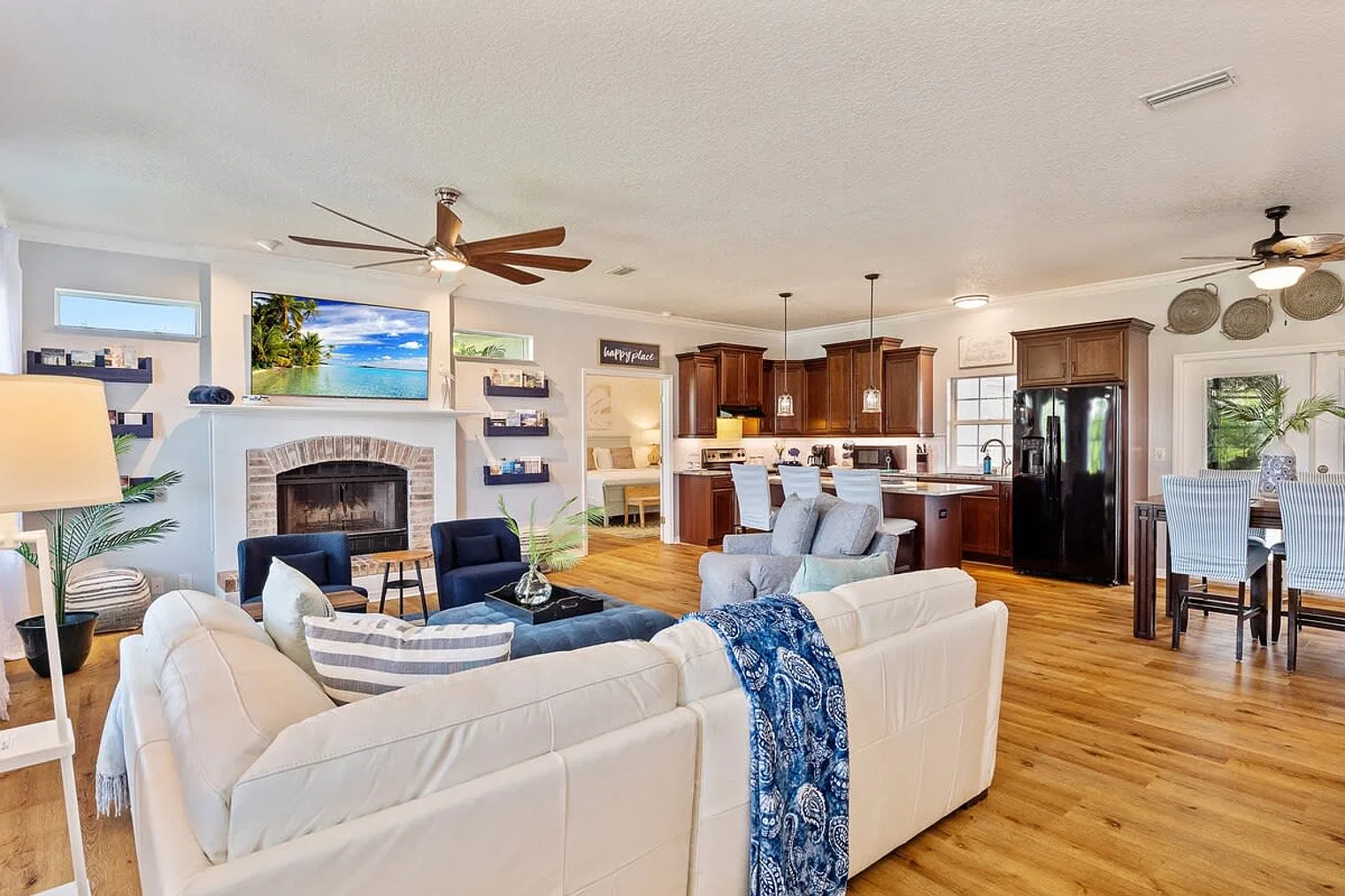 4 bed, 2.0 bath, 2798 sqft, $6,991 — Photo 1