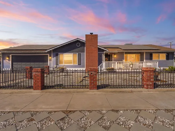 1480 E Bardsley Avenue, Tulare, CA 93274