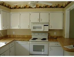 3rd image of 322 Enka Ave