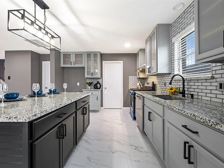 9226 Macmillan Ln — Photo 2