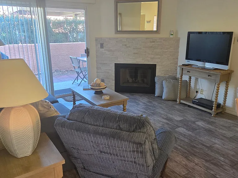 156 Lake Dr — Photo 2
