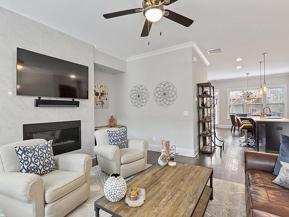 5th image of 2129 Pembroke Dr