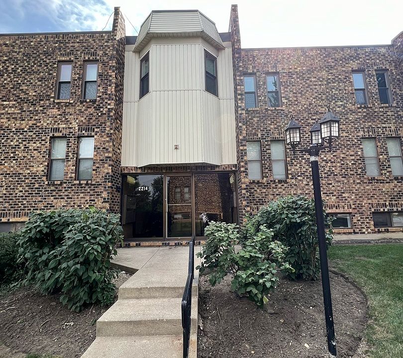 1st image of 2214 Country Club Dr APT 21A